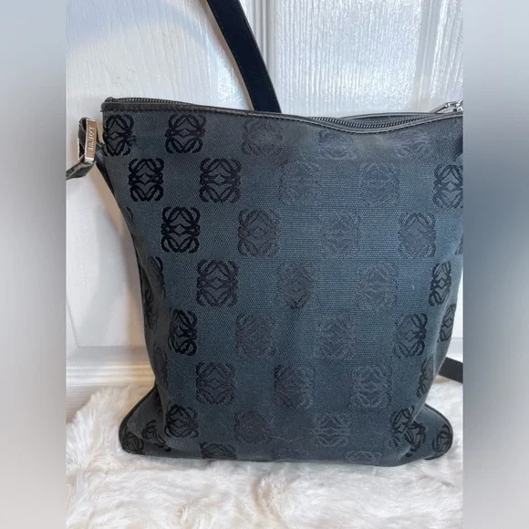 LOEWE ANAGRAM CROSSBODY BLACK/GREY BAG - Picture 2 of 15